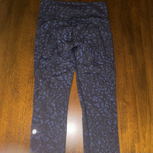 Lululemon Fast and Free Crop II 19" Non-Reflective
Blue Wild Thing Camo Size 4 - Picture 3 of 7